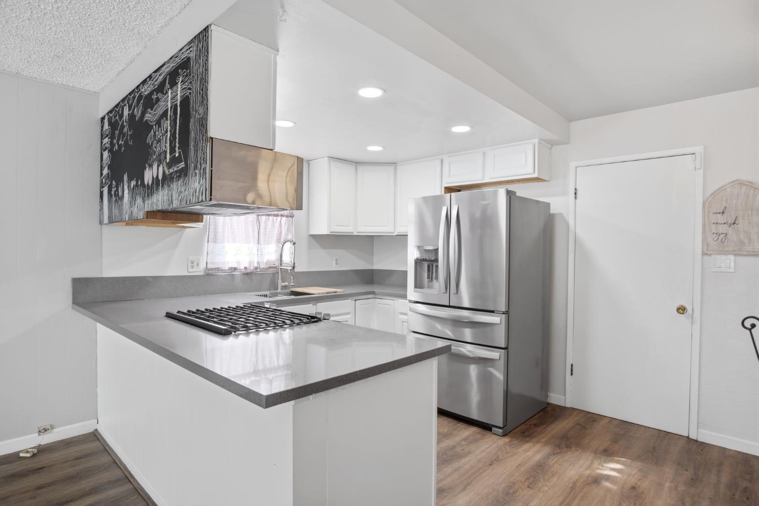 1436 Montclair Dr, Modesto, CA 95350