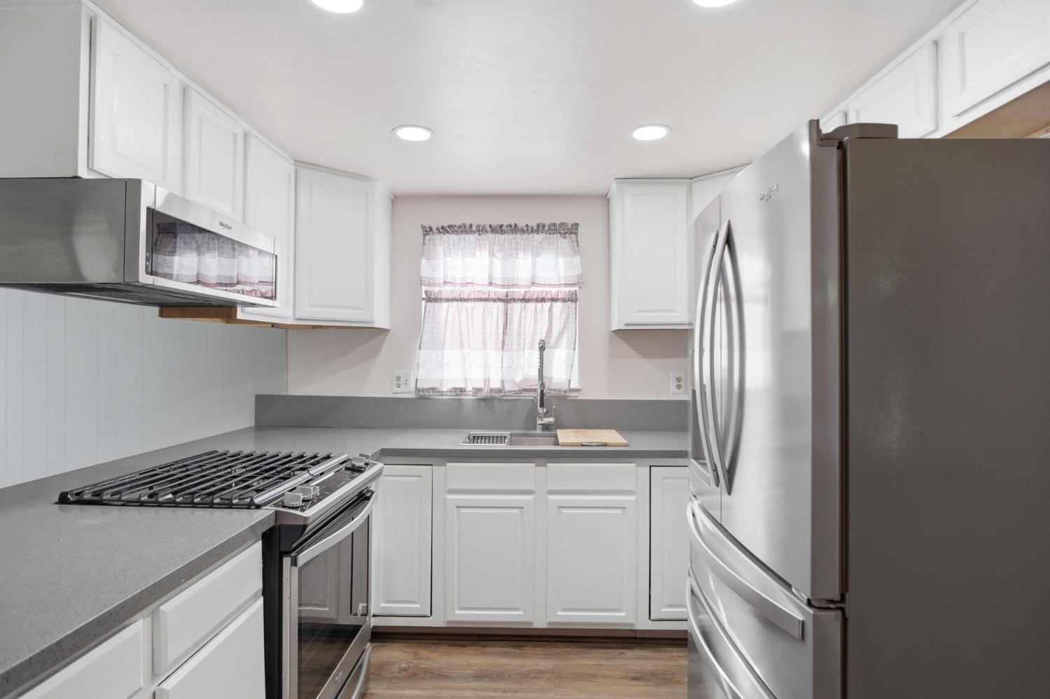1436 Montclair Dr, Modesto, CA 95350