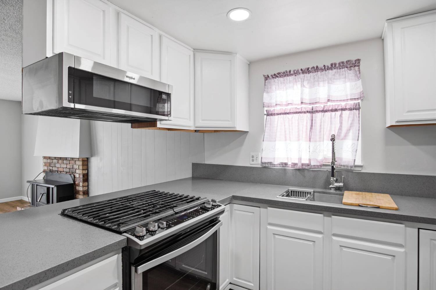 1436 Montclair Dr, Modesto, CA 95350