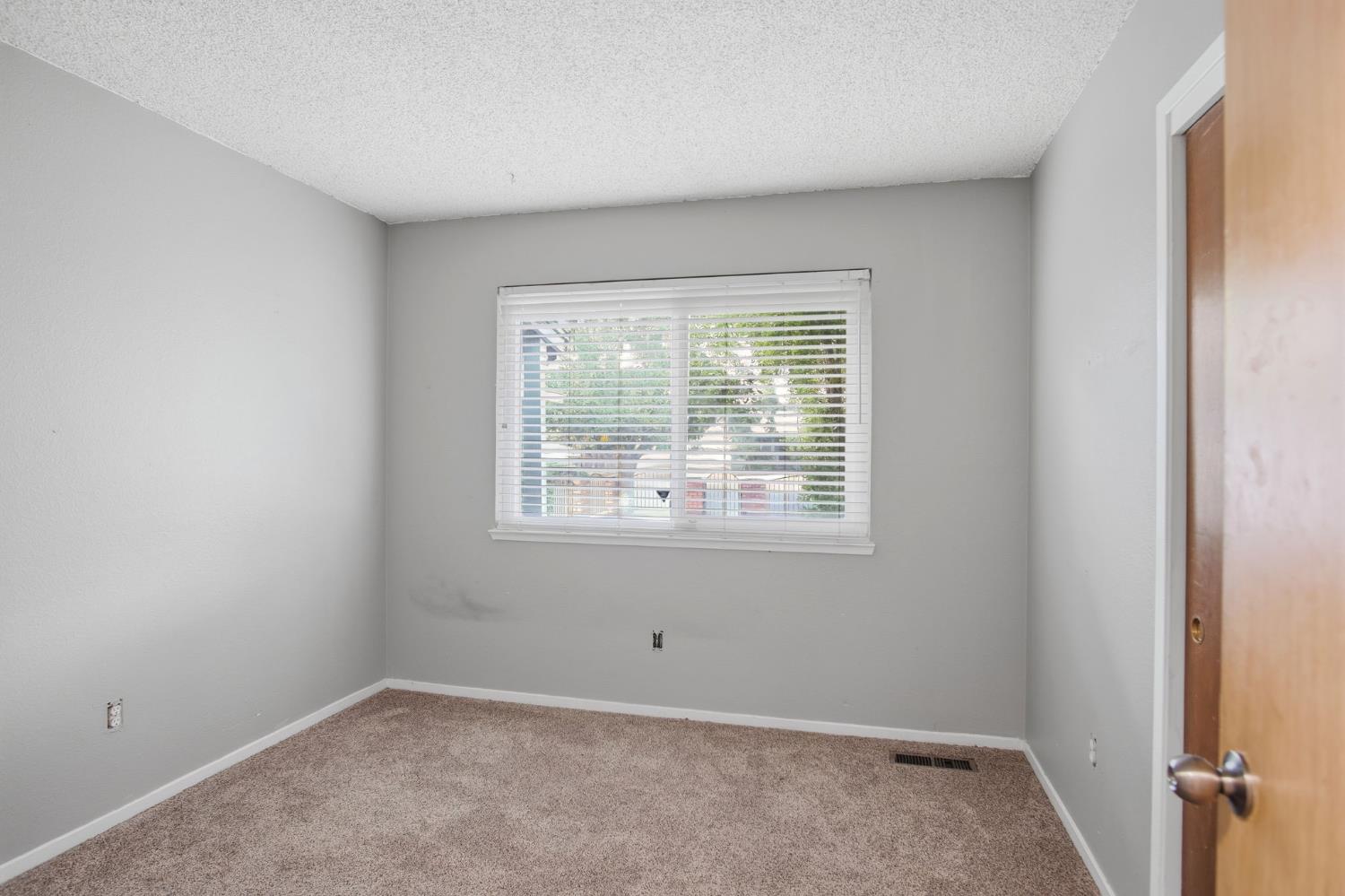 1436 Montclair Dr, Modesto, CA 95350