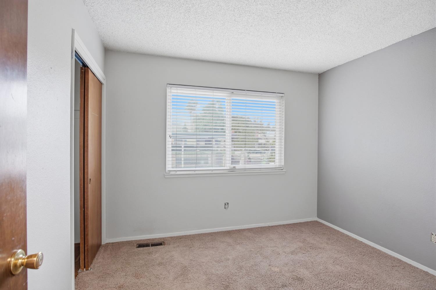 1436 Montclair Dr, Modesto, CA 95350