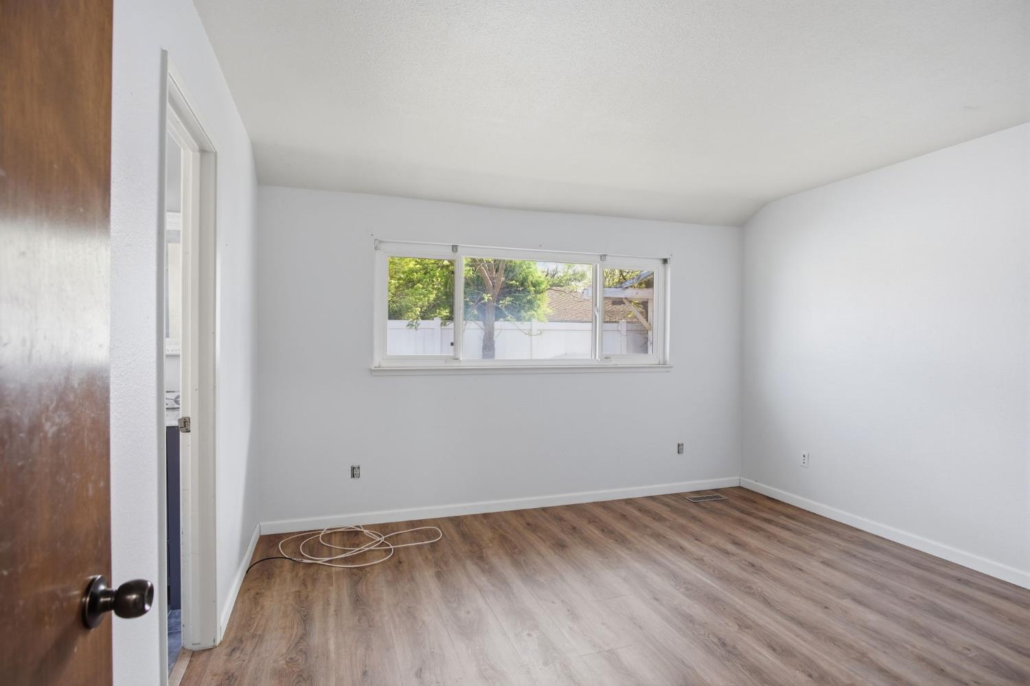 1436 Montclair Dr, Modesto, CA 95350