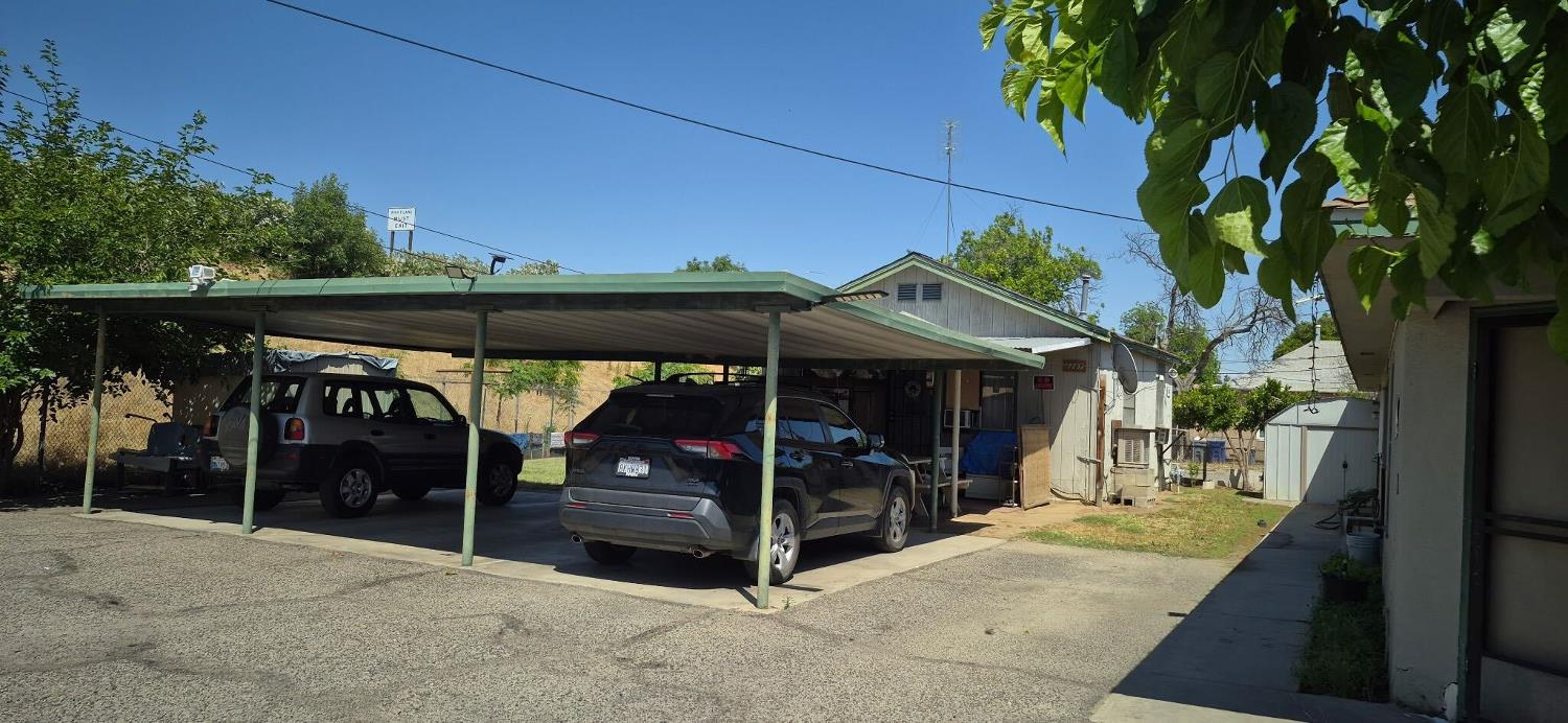 2263 E Thomas Ave, Fresno, CA 93701