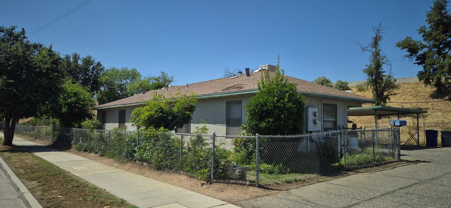 2263 E Thomas Ave, Fresno, CA 93701