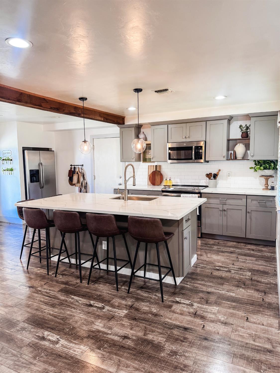 400 N Western Ave, Waterford, CA 95386