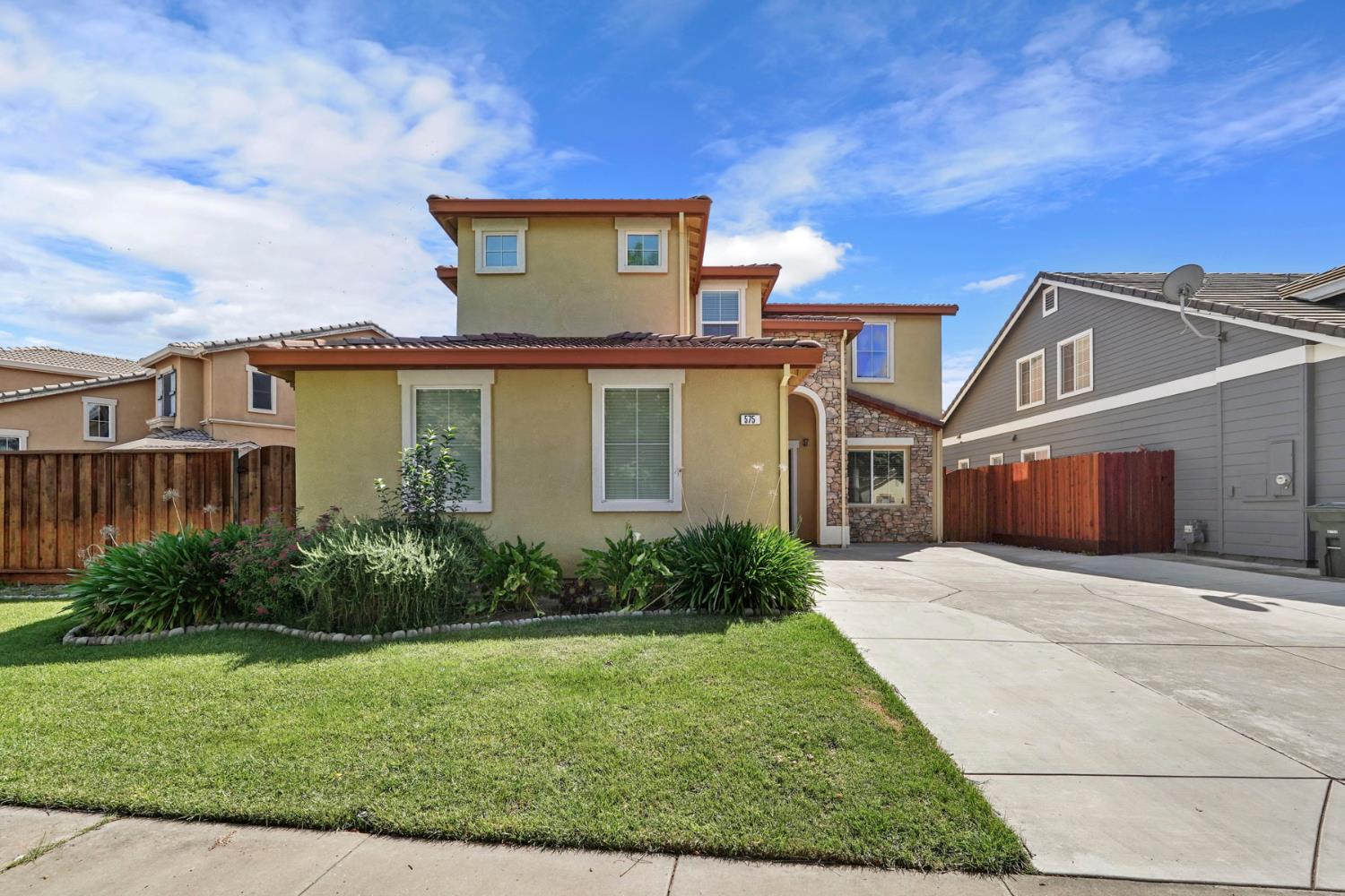 575 Ranger St, Oakdale, CA 95361