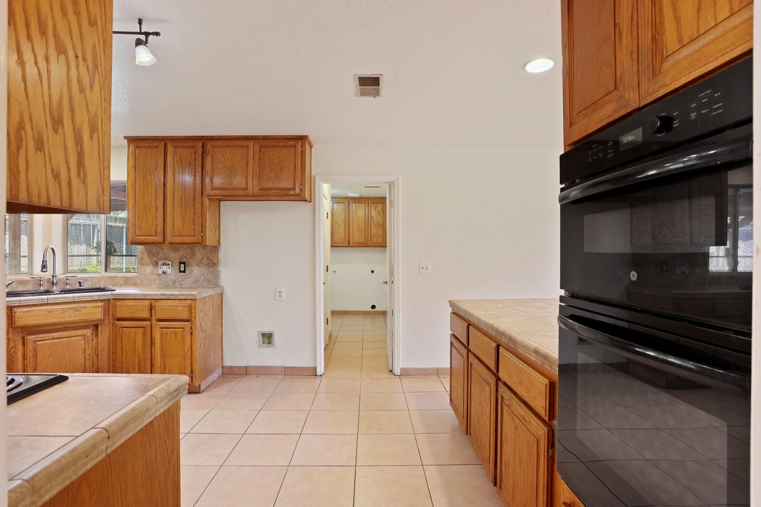 277 Garden Circle Dr, Manteca, CA 95336