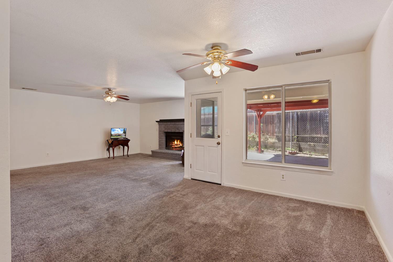 277 Garden Circle Dr, Manteca, CA 95336