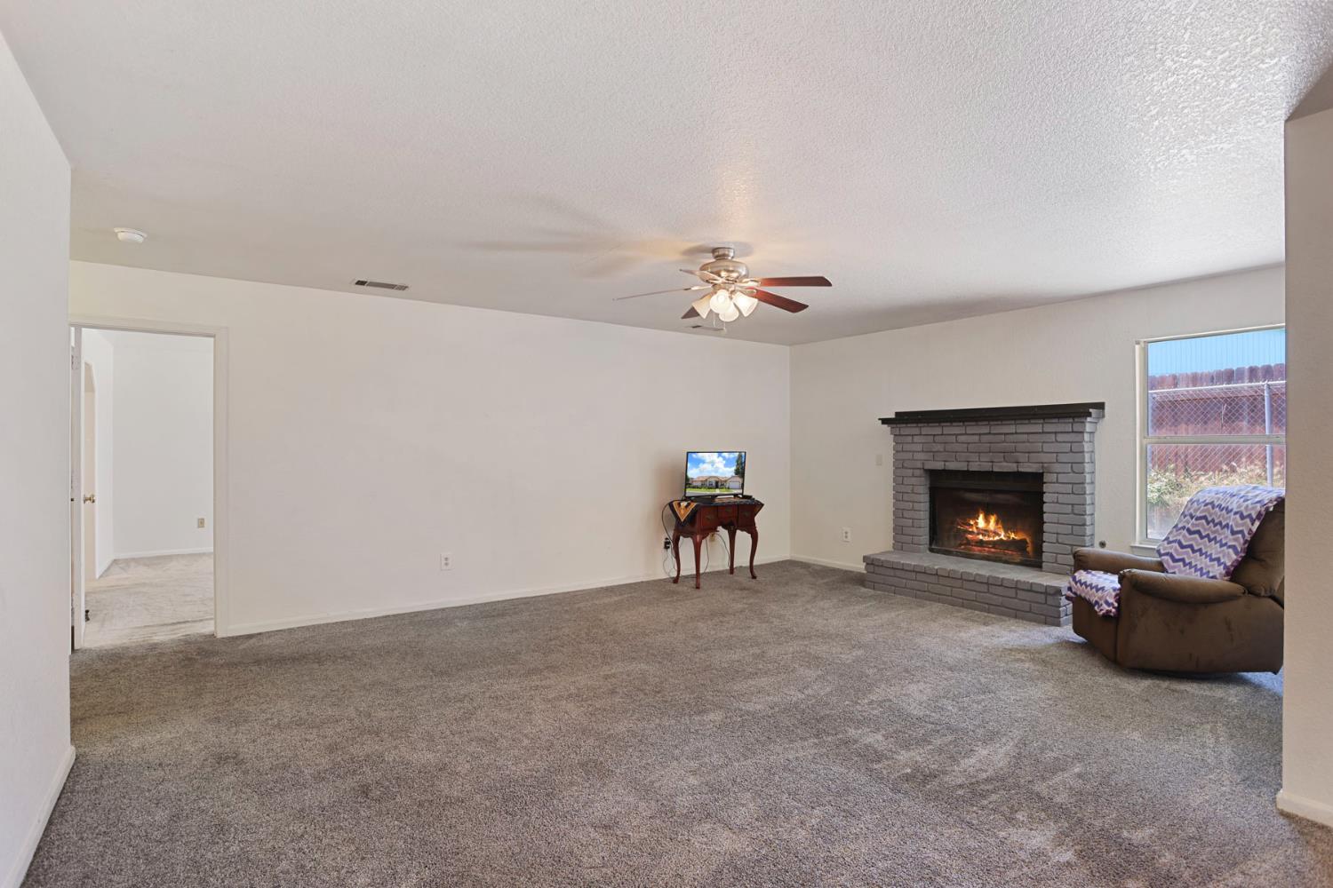 277 Garden Circle Dr, Manteca, CA 95336