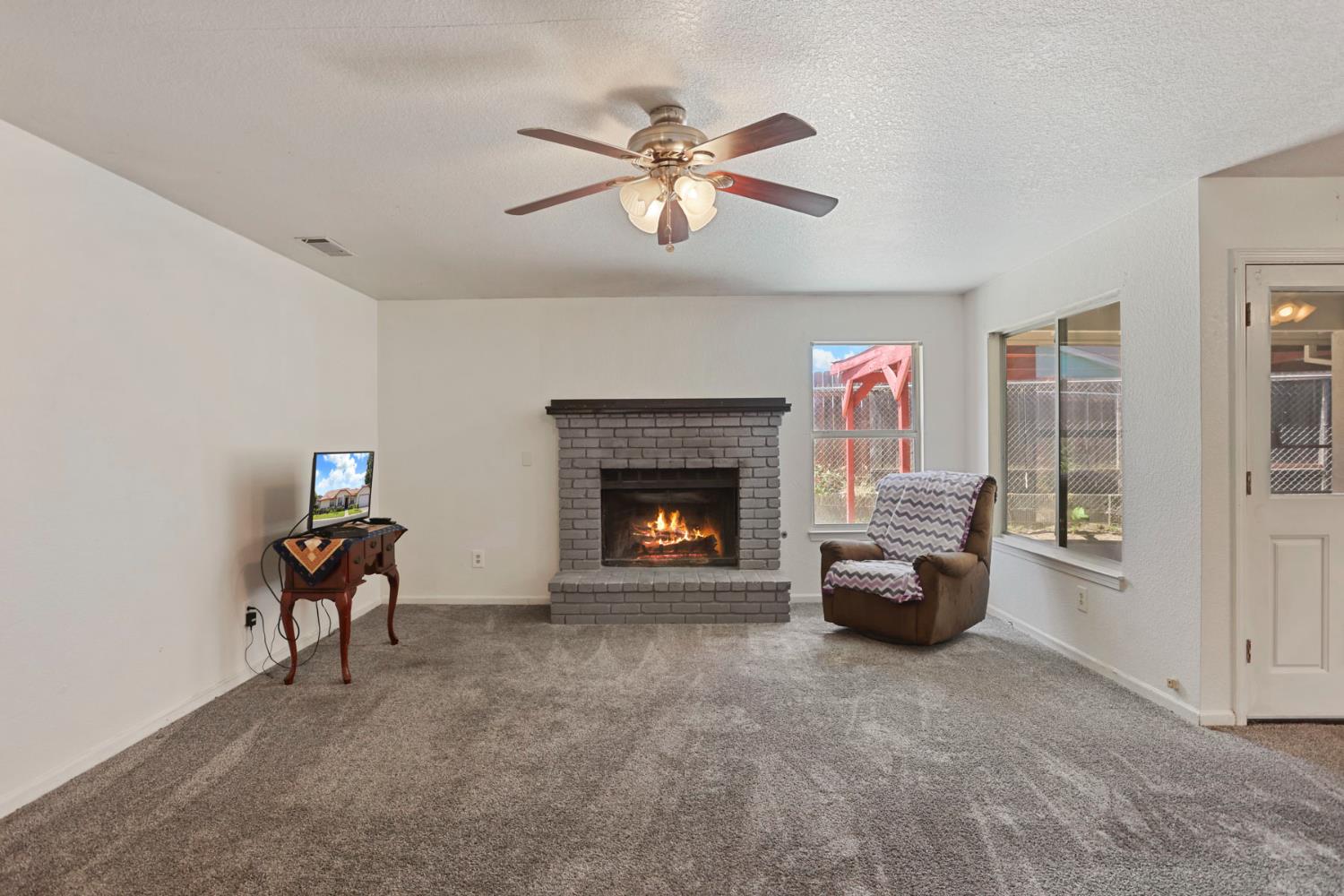 277 Garden Circle Dr, Manteca, CA 95336
