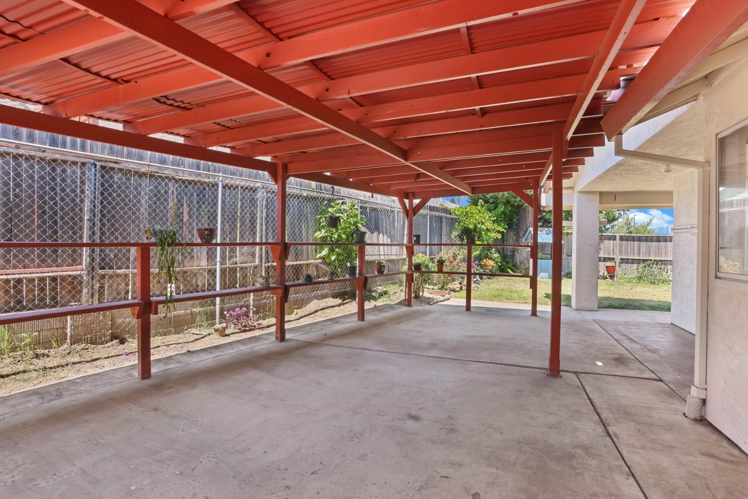 277 Garden Circle Dr, Manteca, CA 95336