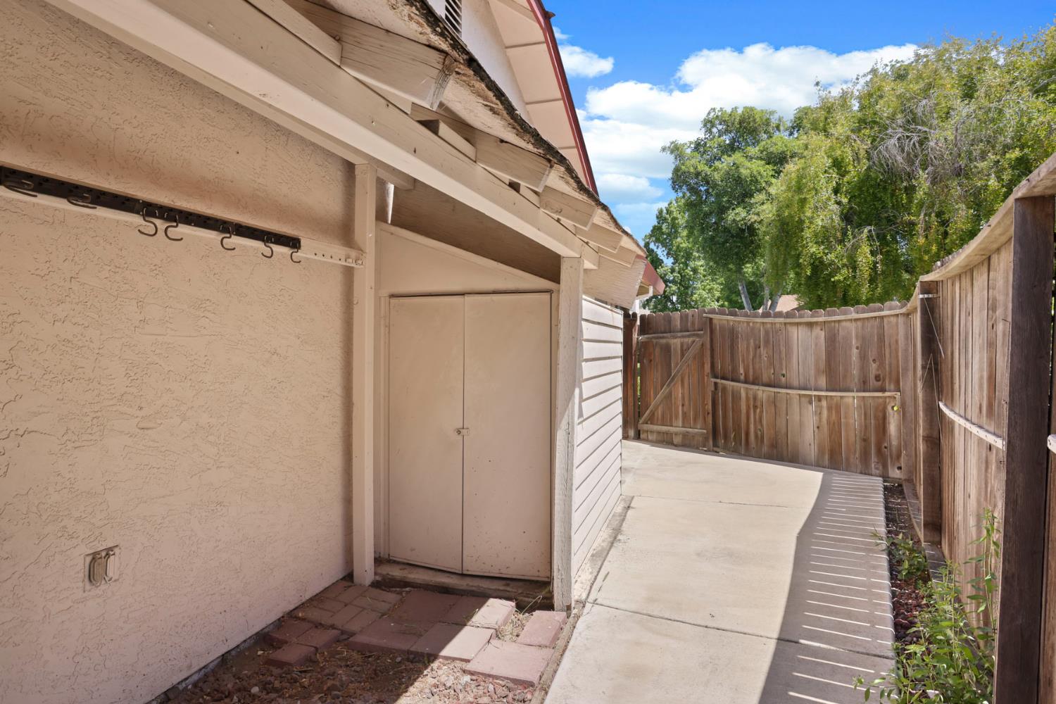 277 Garden Circle Dr, Manteca, CA 95336
