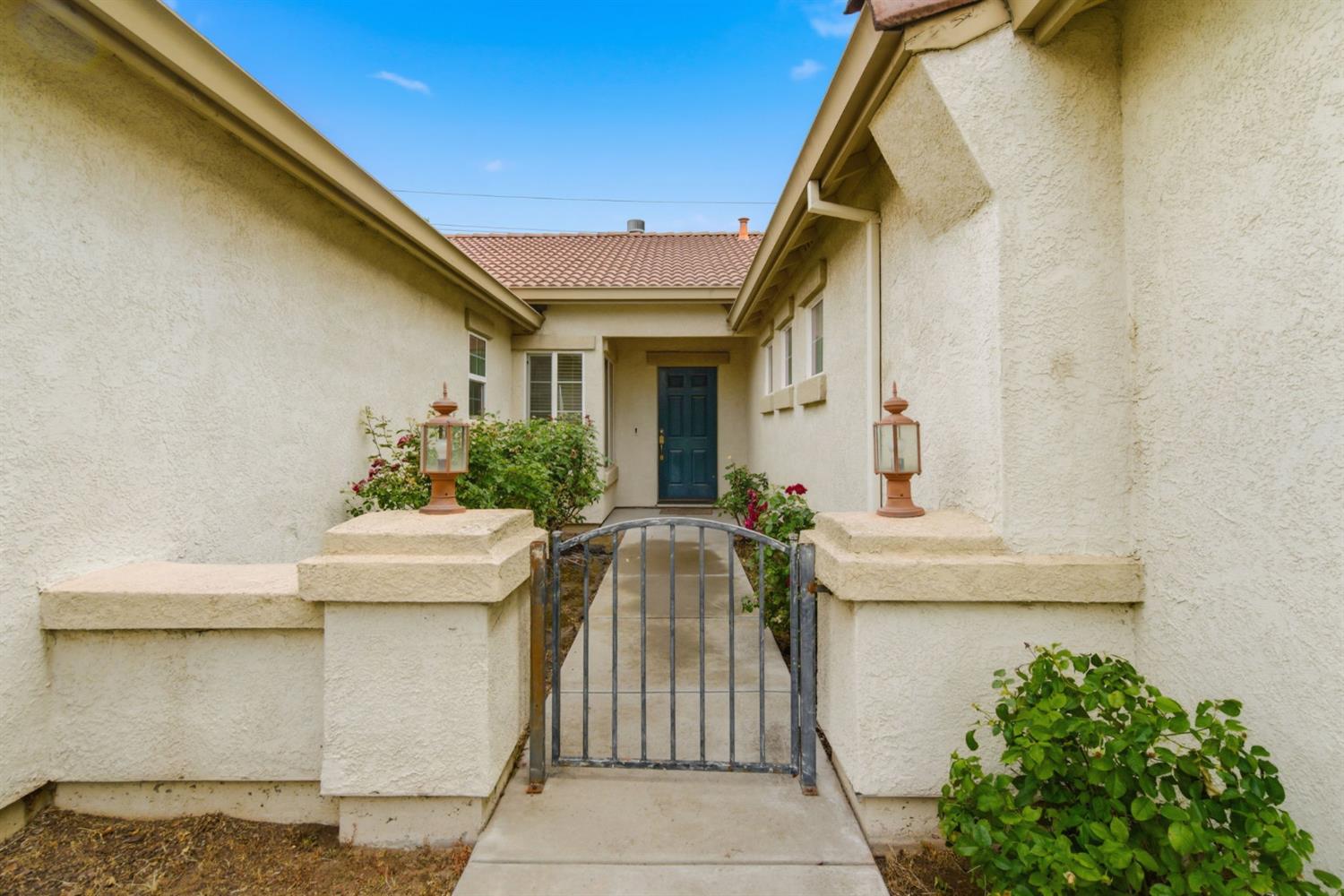 1014 Foxfire Dr, Manteca, CA 95337