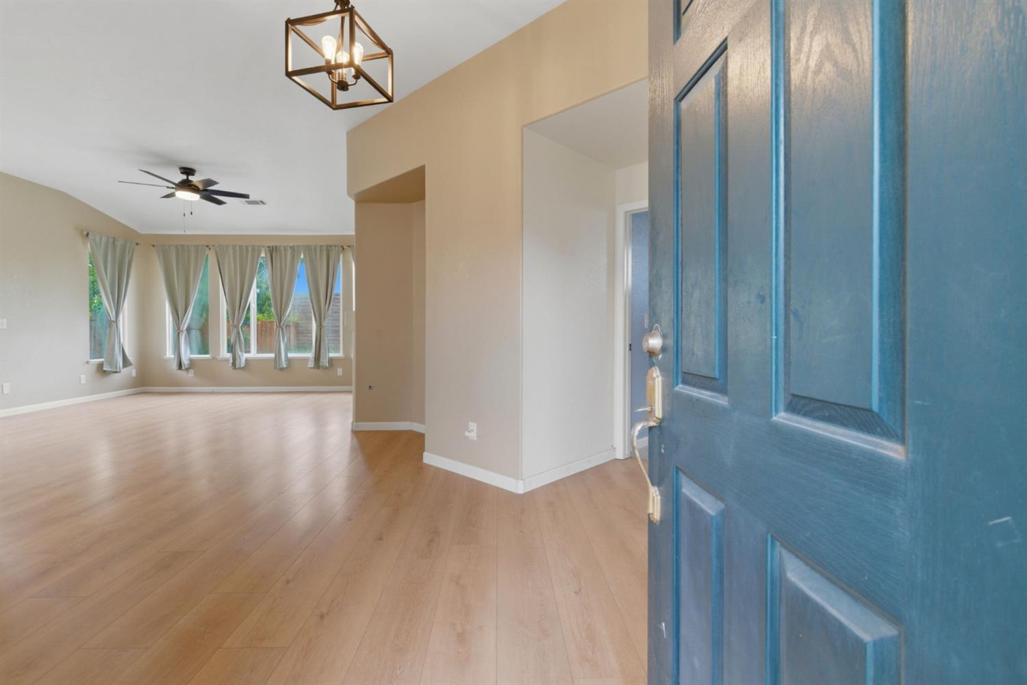 1014 Foxfire Dr, Manteca, CA 95337
