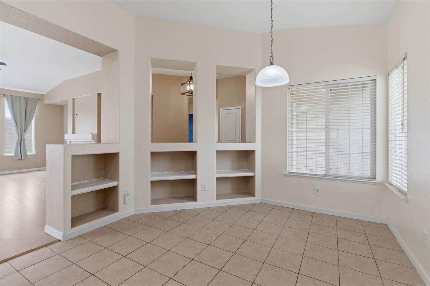 1014 Foxfire Dr, Manteca, CA 95337