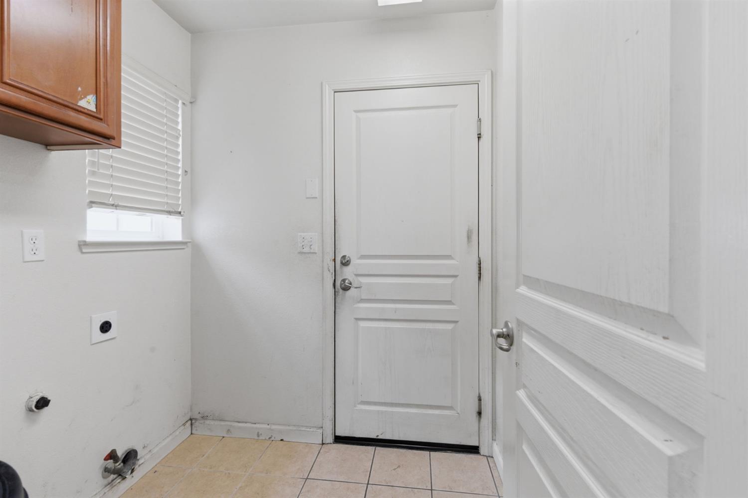 1014 Foxfire Dr, Manteca, CA 95337