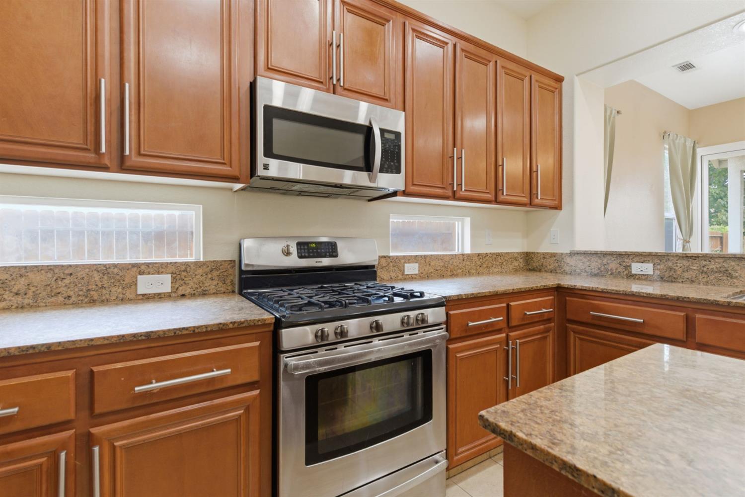 1014 Foxfire Dr, Manteca, CA 95337