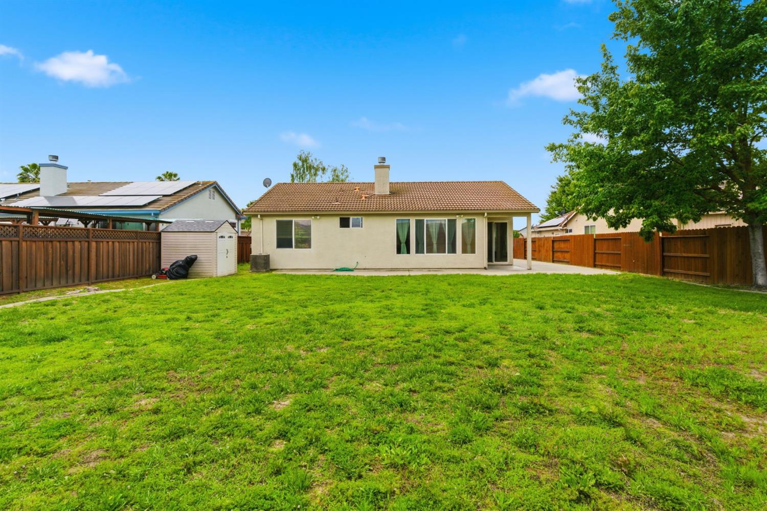 1014 Foxfire Dr, Manteca, CA 95337
