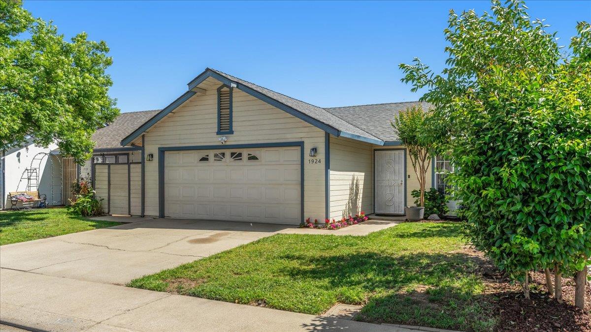 1924 Amsterdam Ln, Modesto, CA 95356