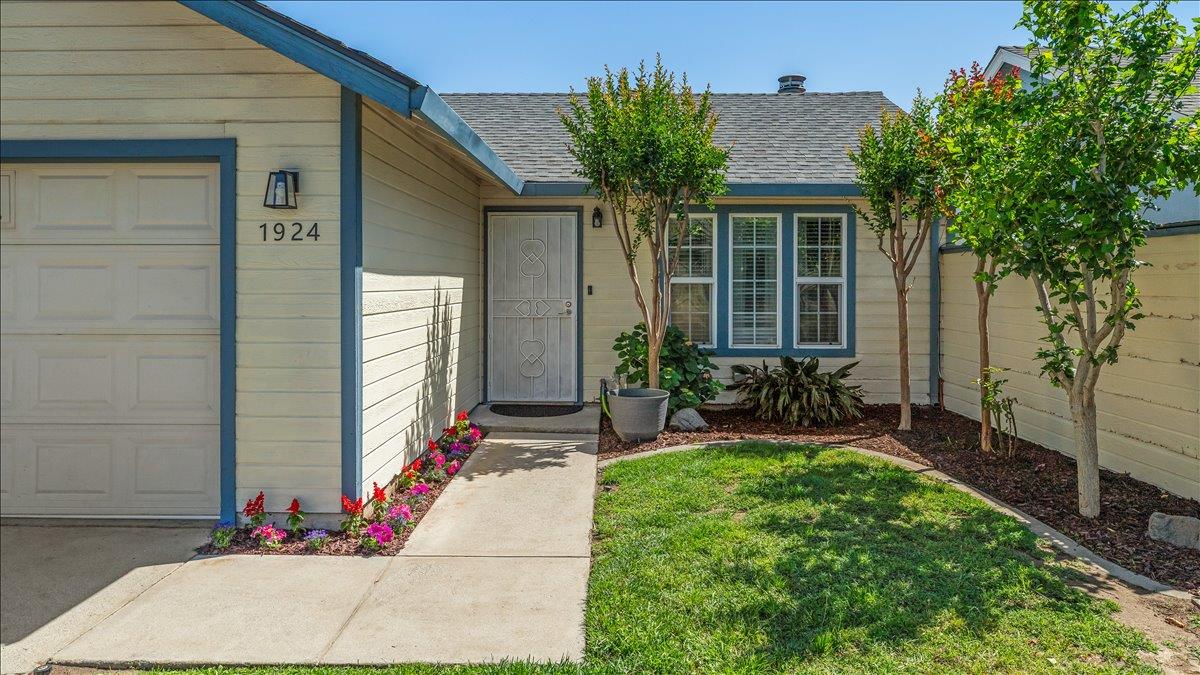 1924 Amsterdam Ln, Modesto, CA 95356