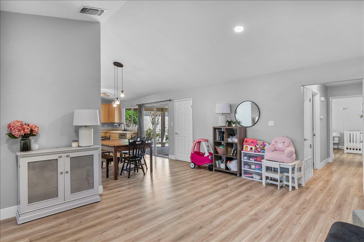 1924 Amsterdam Ln, Modesto, CA 95356
