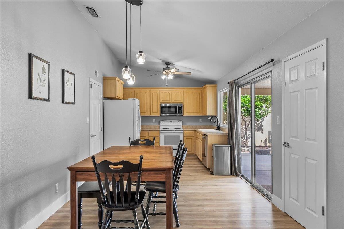 1924 Amsterdam Ln, Modesto, CA 95356