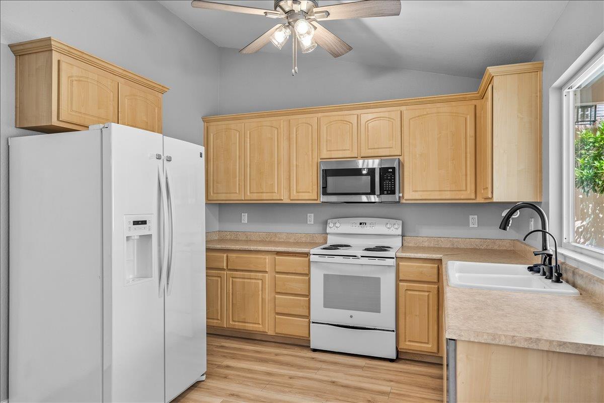 1924 Amsterdam Ln, Modesto, CA 95356
