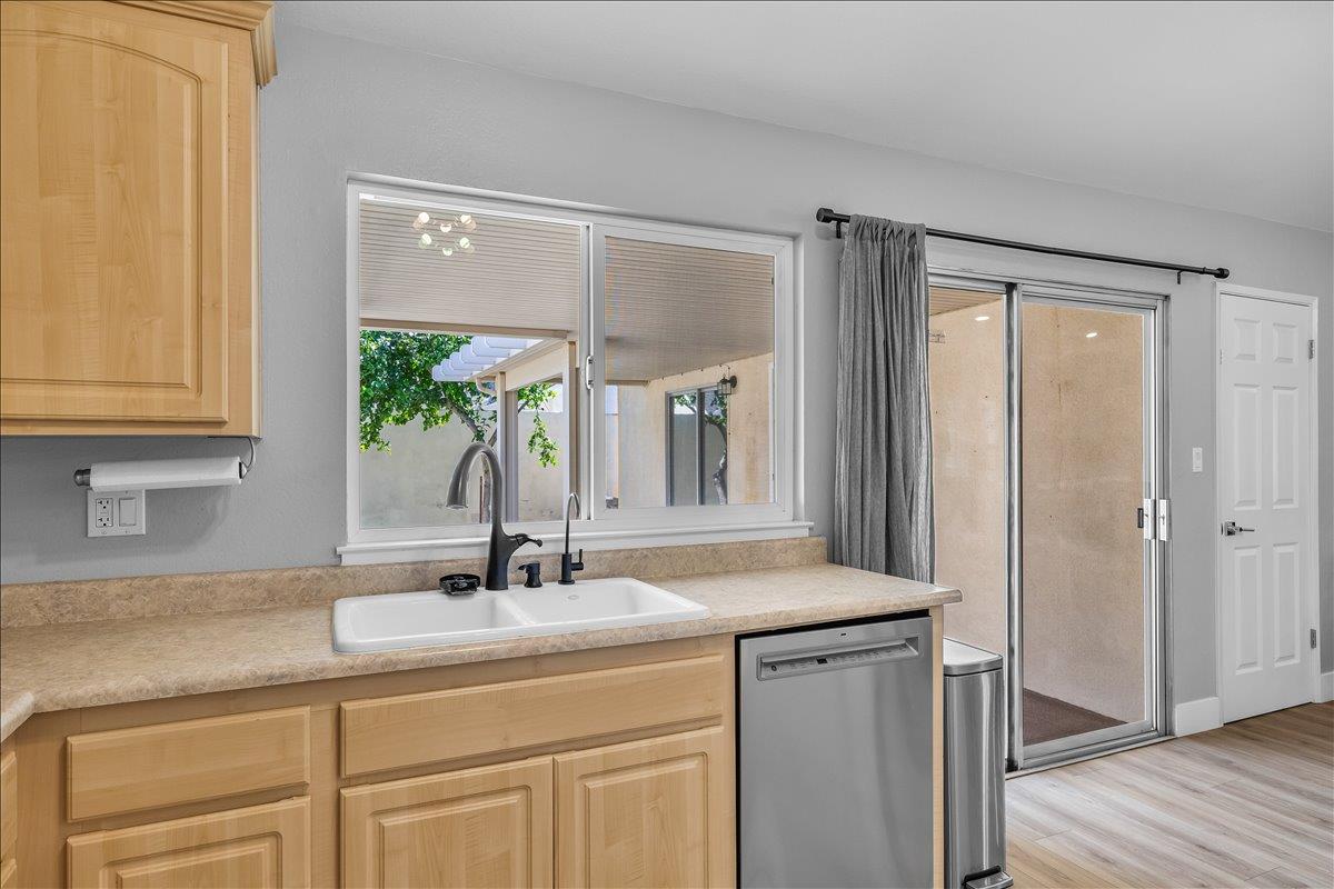 1924 Amsterdam Ln, Modesto, CA 95356