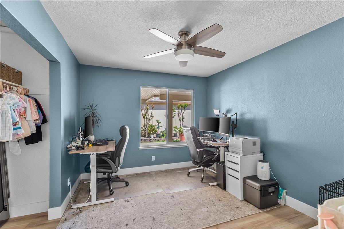 1924 Amsterdam Ln, Modesto, CA 95356
