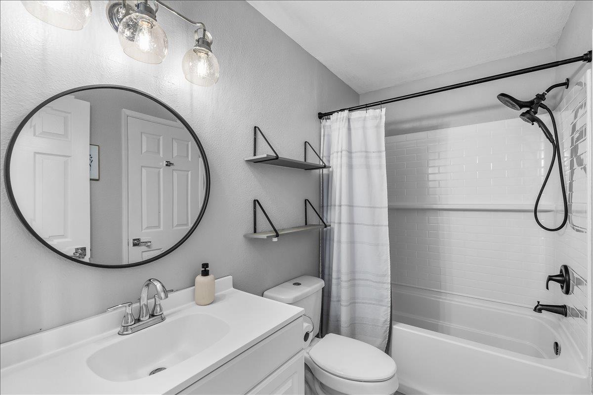1924 Amsterdam Ln, Modesto, CA 95356
