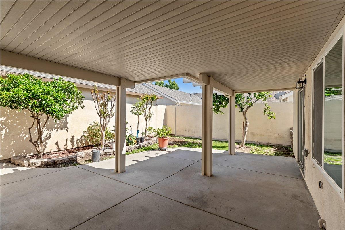 1924 Amsterdam Ln, Modesto, CA 95356