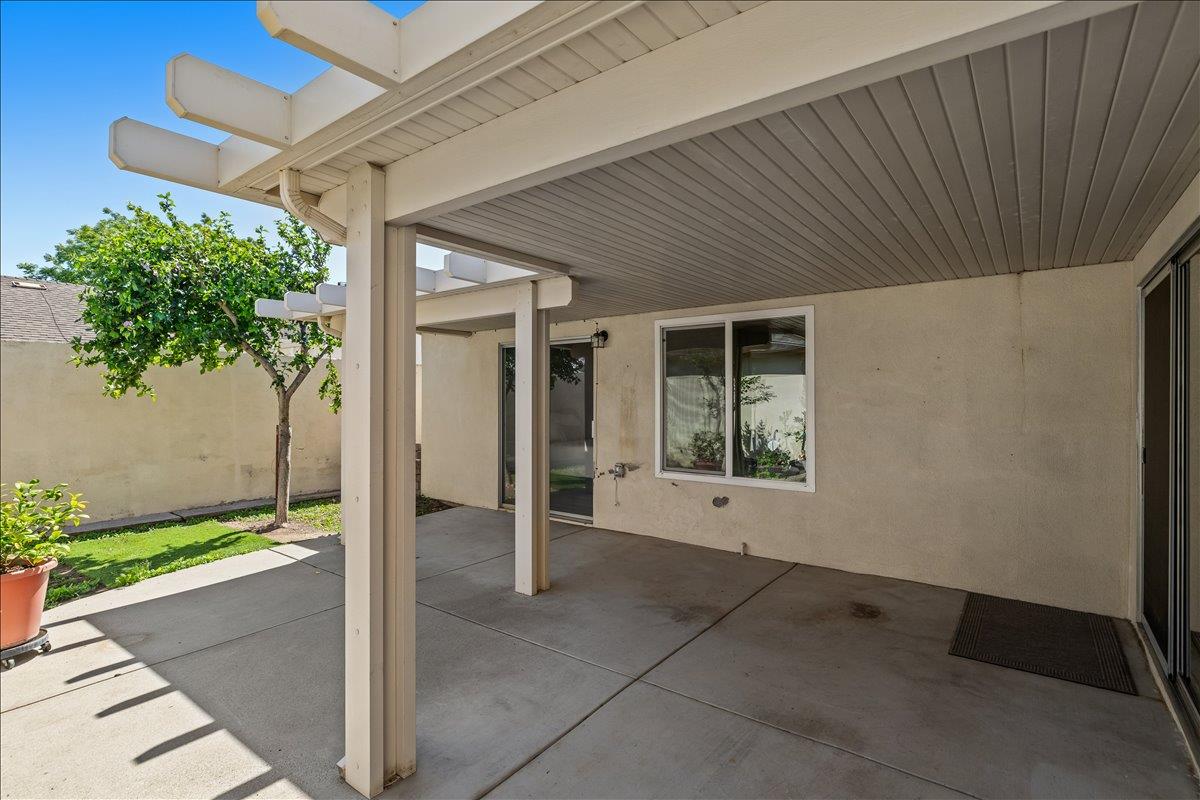 1924 Amsterdam Ln, Modesto, CA 95356