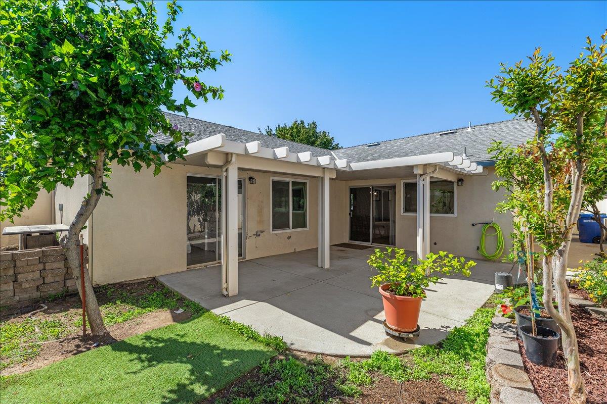 1924 Amsterdam Ln, Modesto, CA 95356