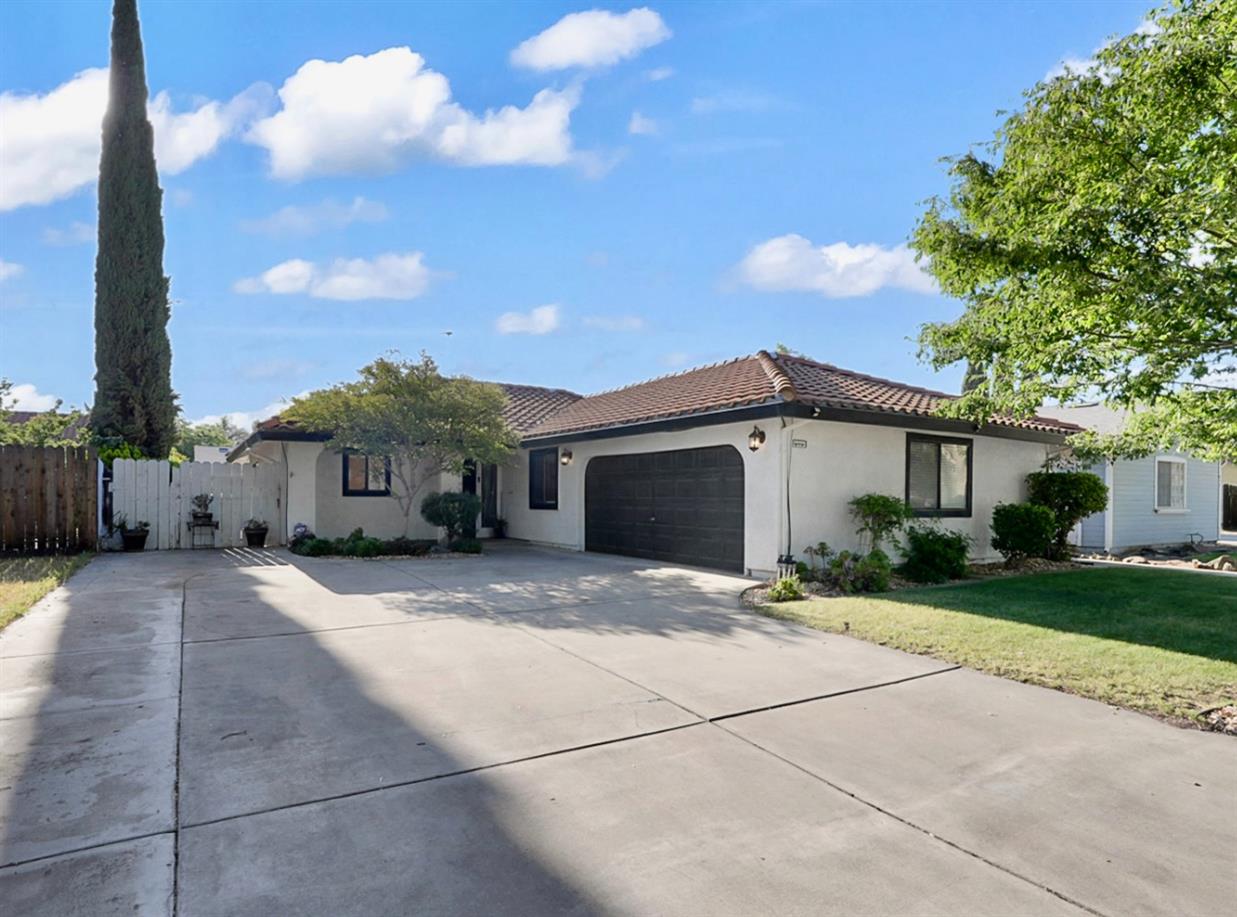 941 Arambel Dr, Patterson, CA 95363