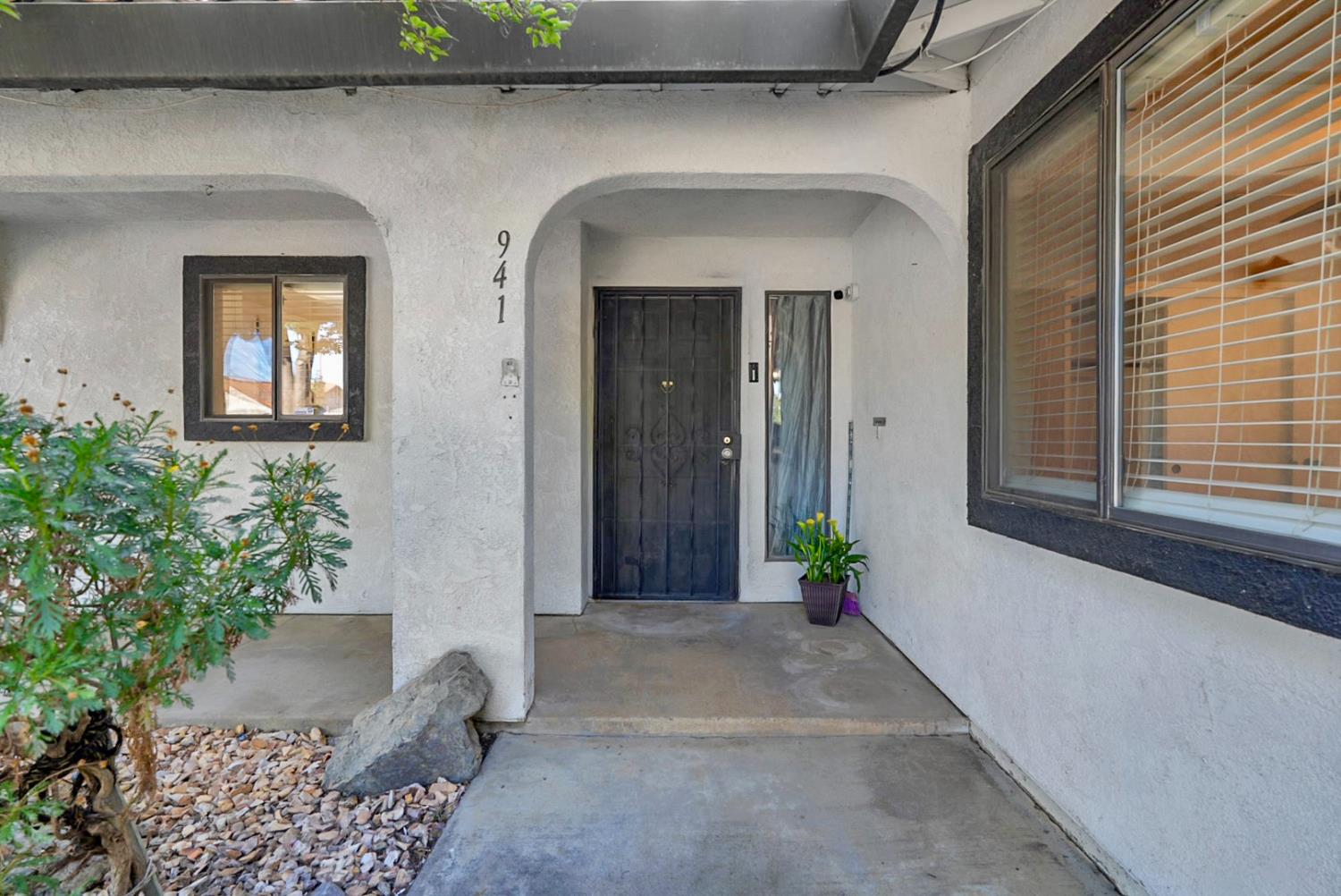 941 Arambel Dr, Patterson, CA 95363