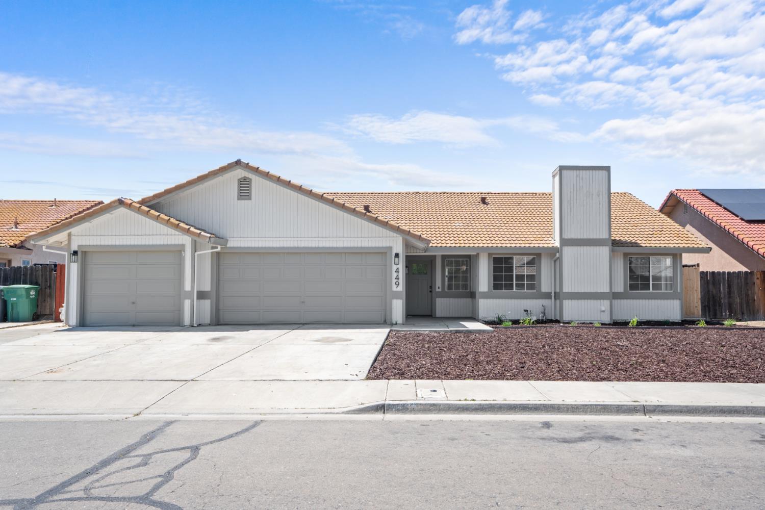 449 Cottonwood Dr, Los Banos, CA 93635