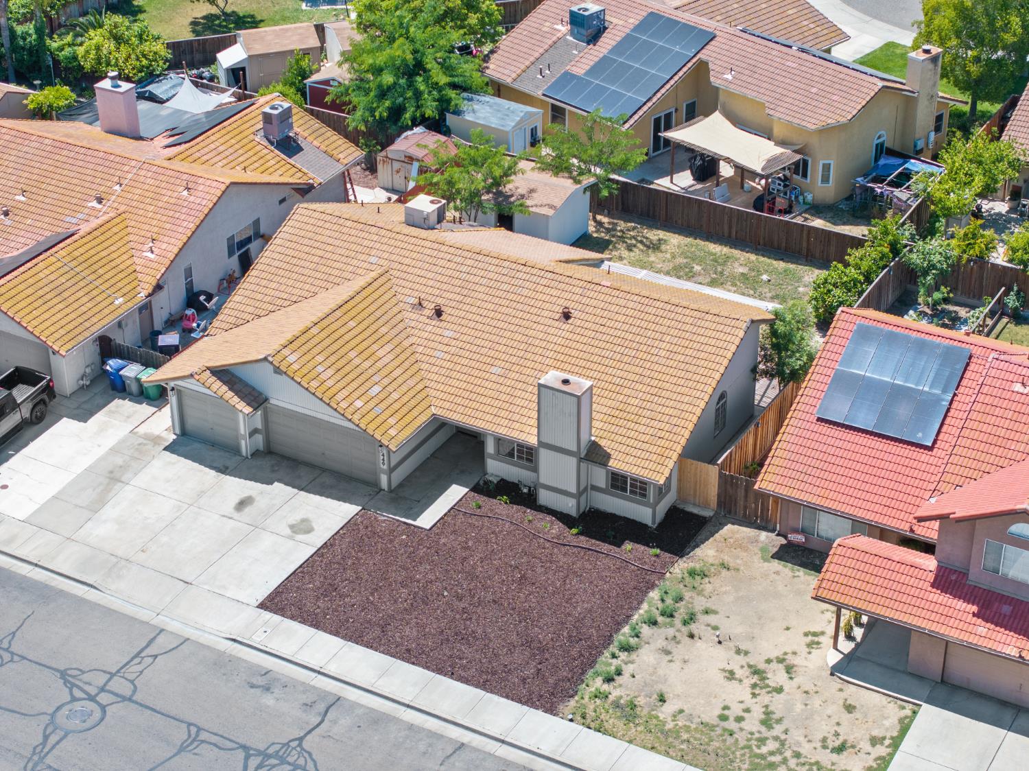 449 Cottonwood Dr, Los Banos, CA 93635