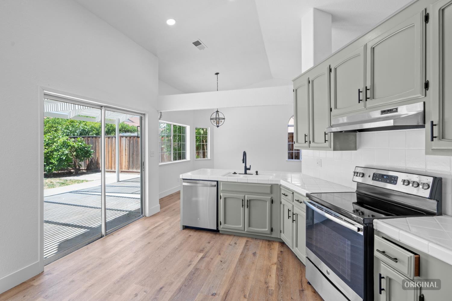 449 Cottonwood Dr, Los Banos, CA 93635