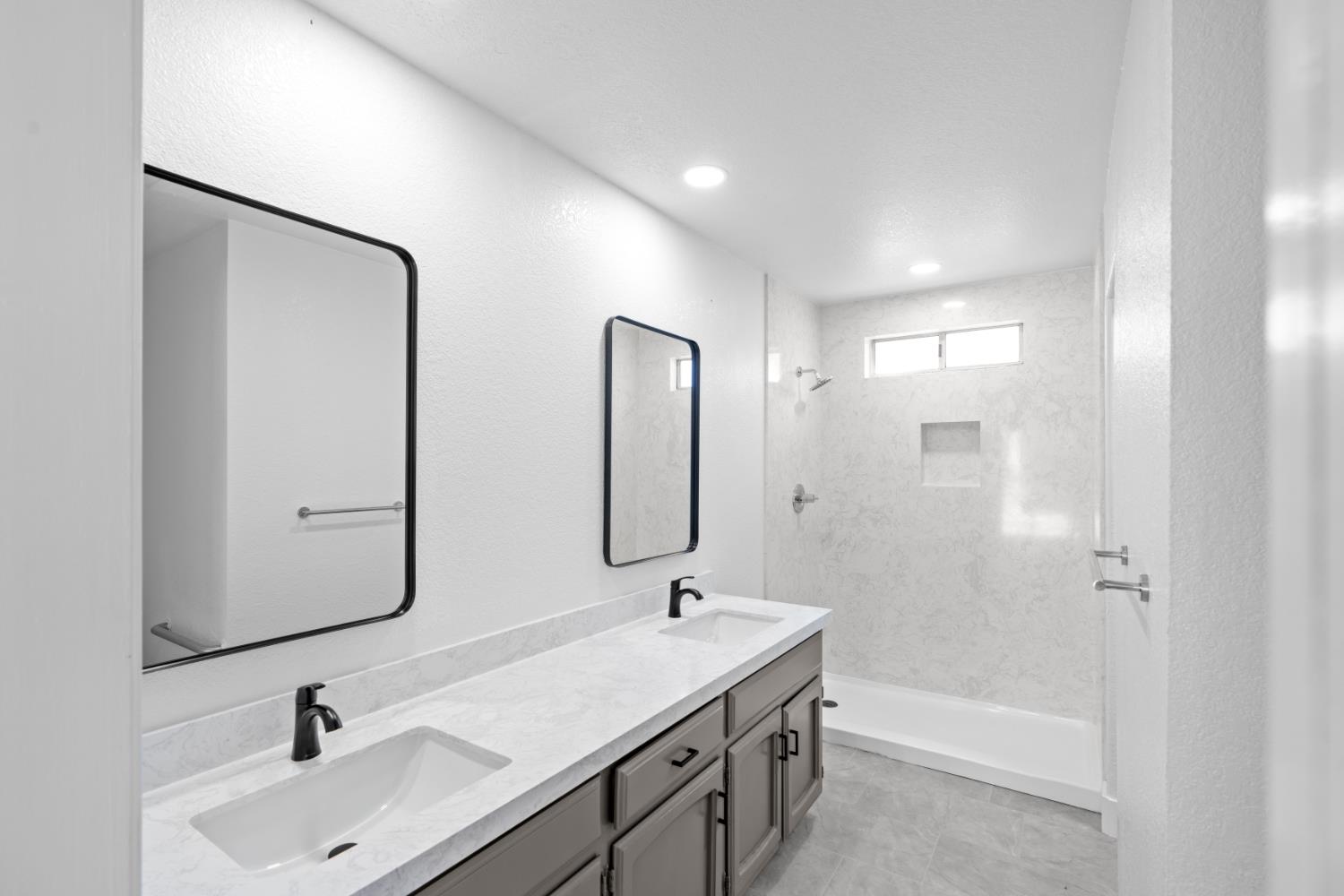 449 Cottonwood Dr, Los Banos, CA 93635