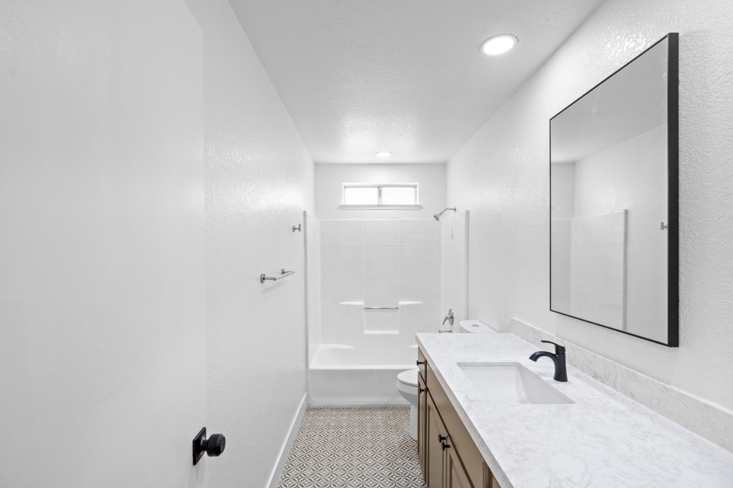 449 Cottonwood Dr, Los Banos, CA 93635