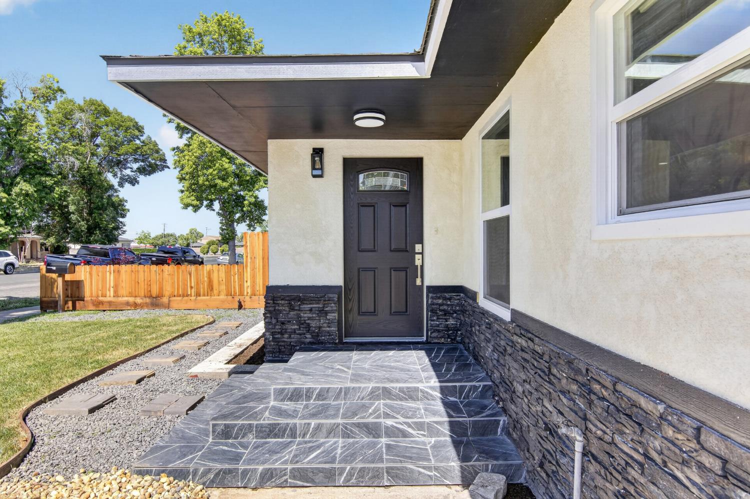 1127 W 19th St, Merced, CA 95340
