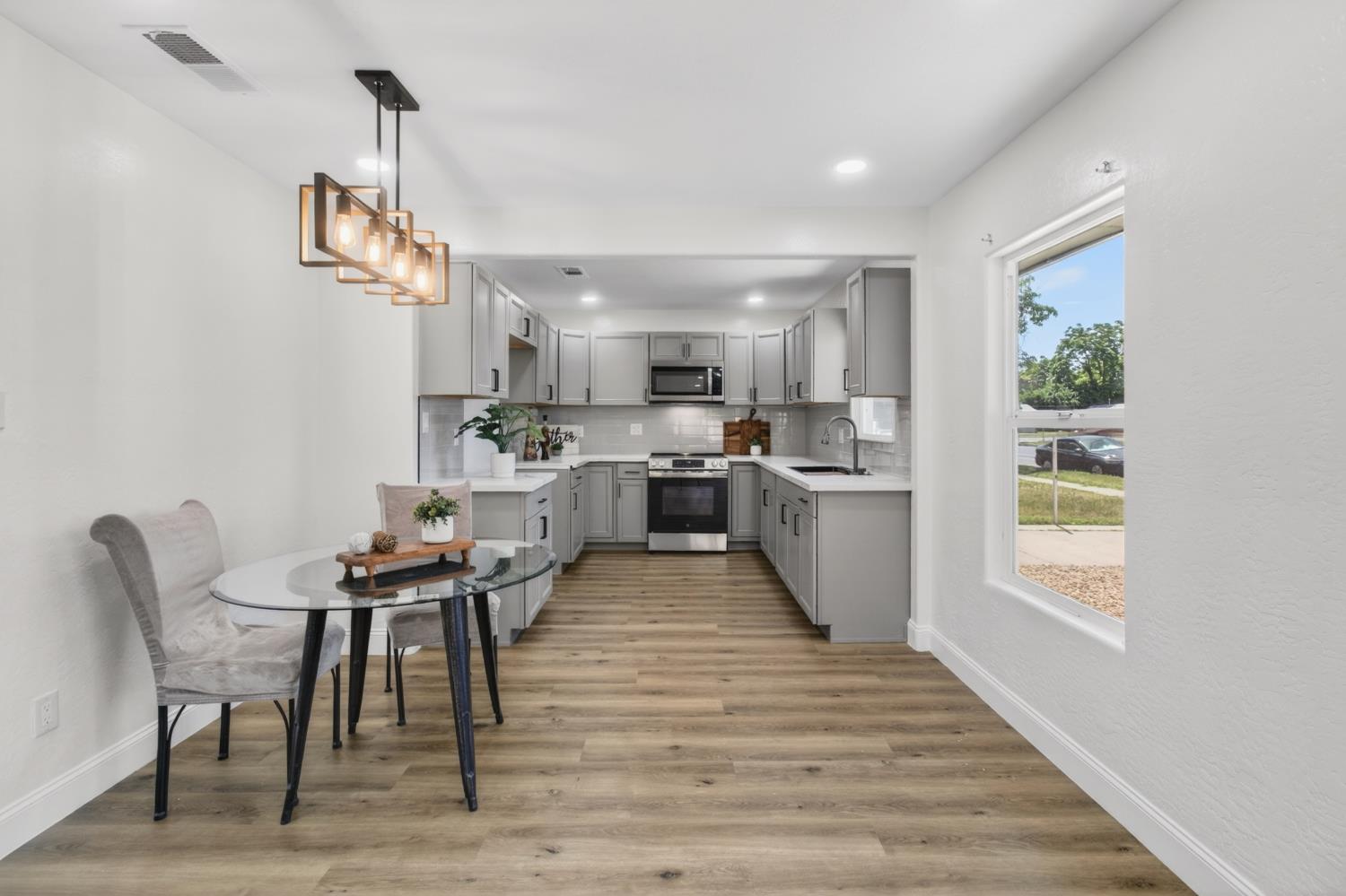 1127 W 19th St, Merced, CA 95340