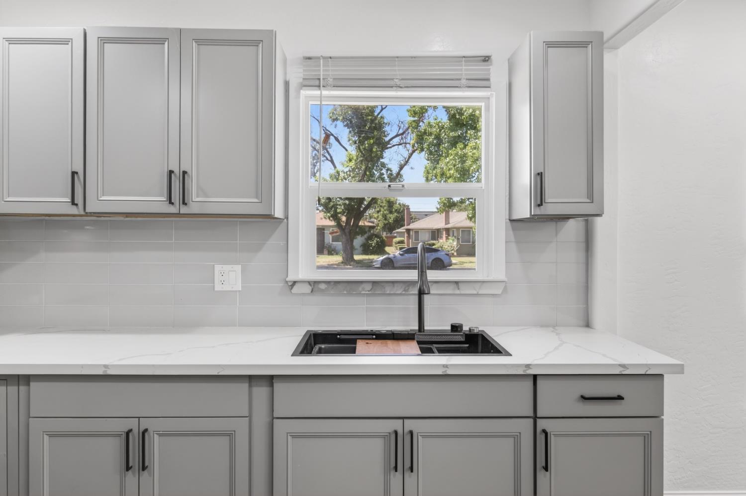 1127 W 19th St, Merced, CA 95340