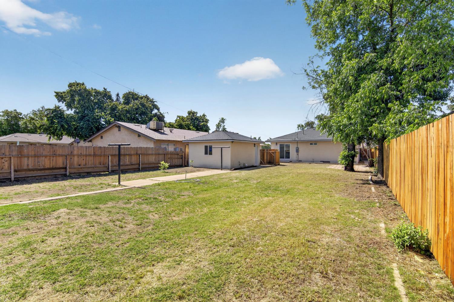 1127 W 19th St, Merced, CA 95340