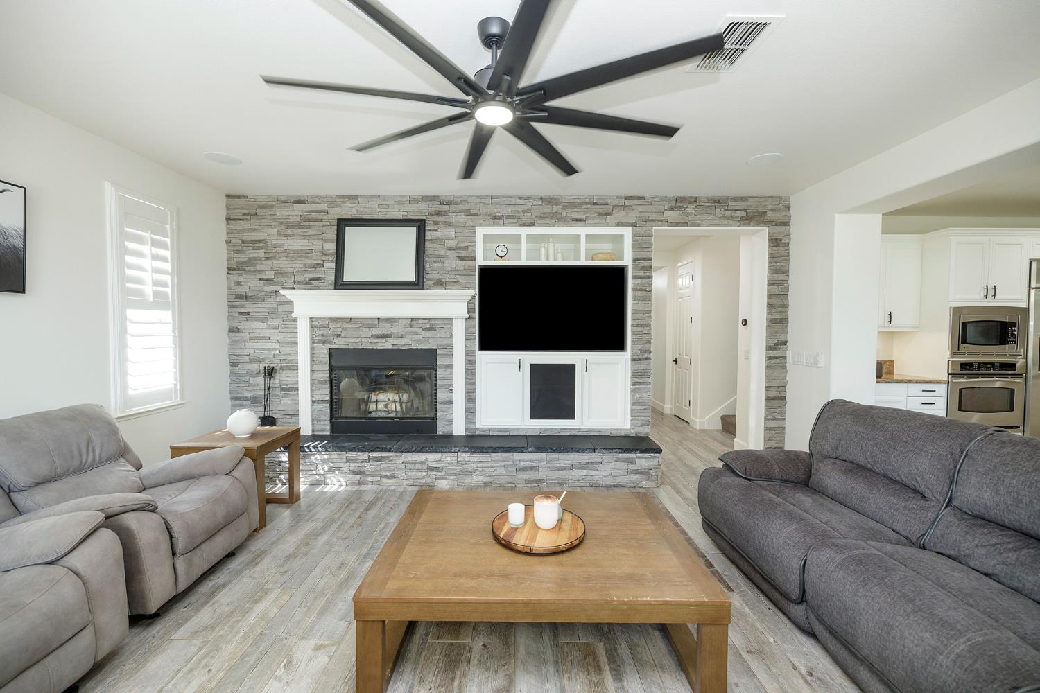 1682 Fairway Oaks Ct, Ripon, CA 95366