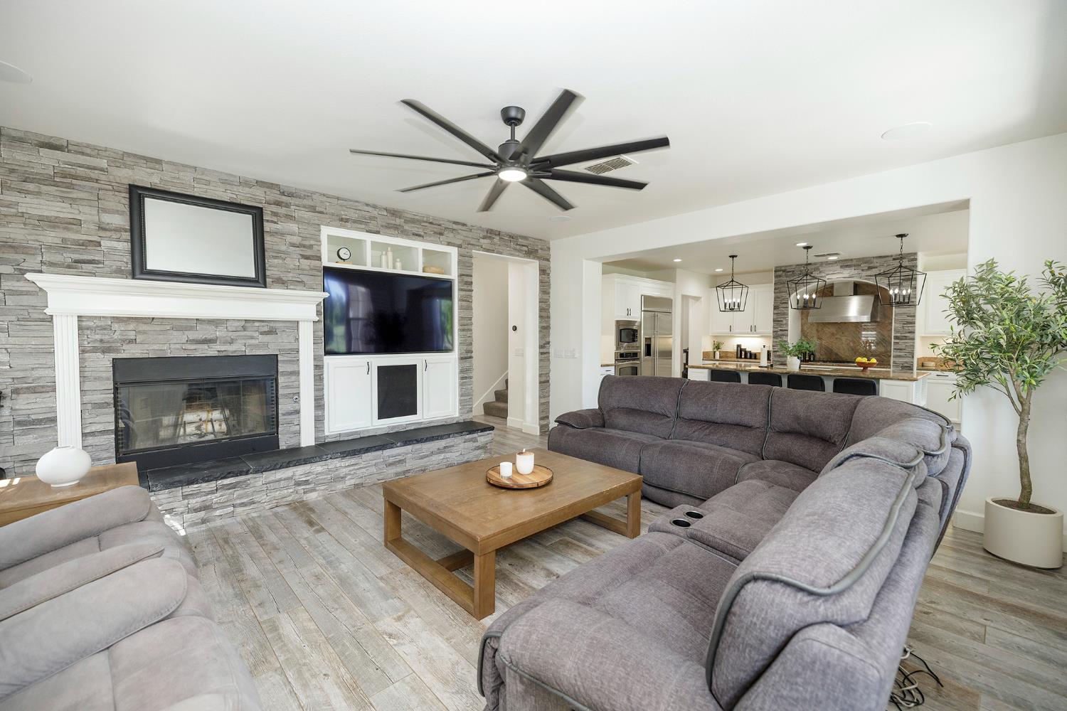1682 Fairway Oaks Ct, Ripon, CA 95366