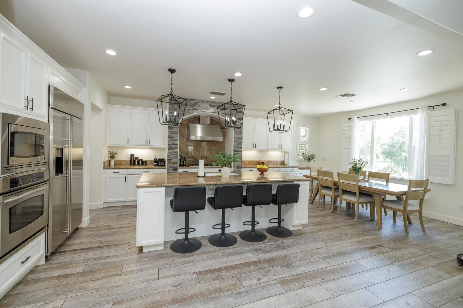 1682 Fairway Oaks Ct, Ripon, CA 95366