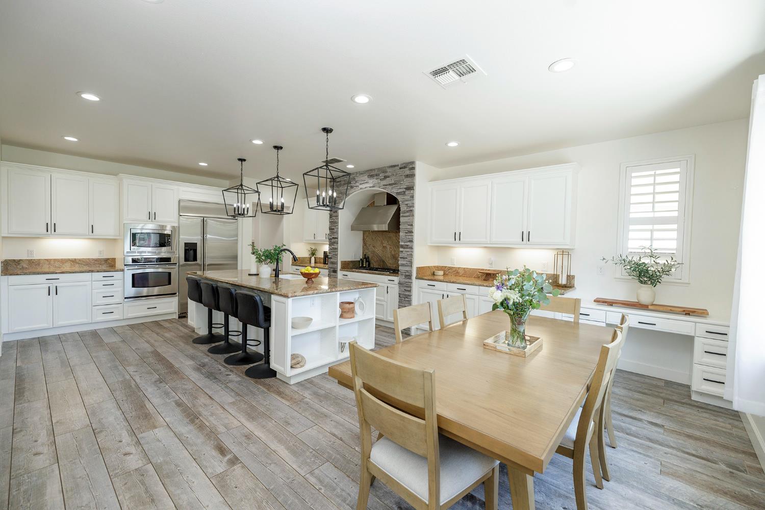 1682 Fairway Oaks Ct, Ripon, CA 95366