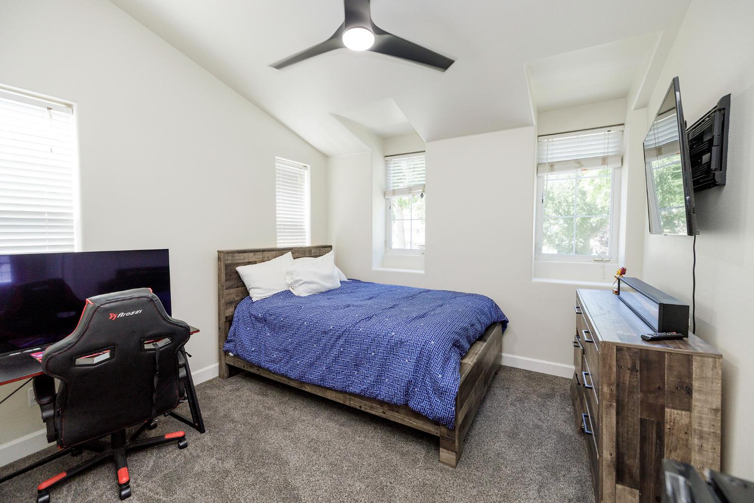 1682 Fairway Oaks Ct, Ripon, CA 95366