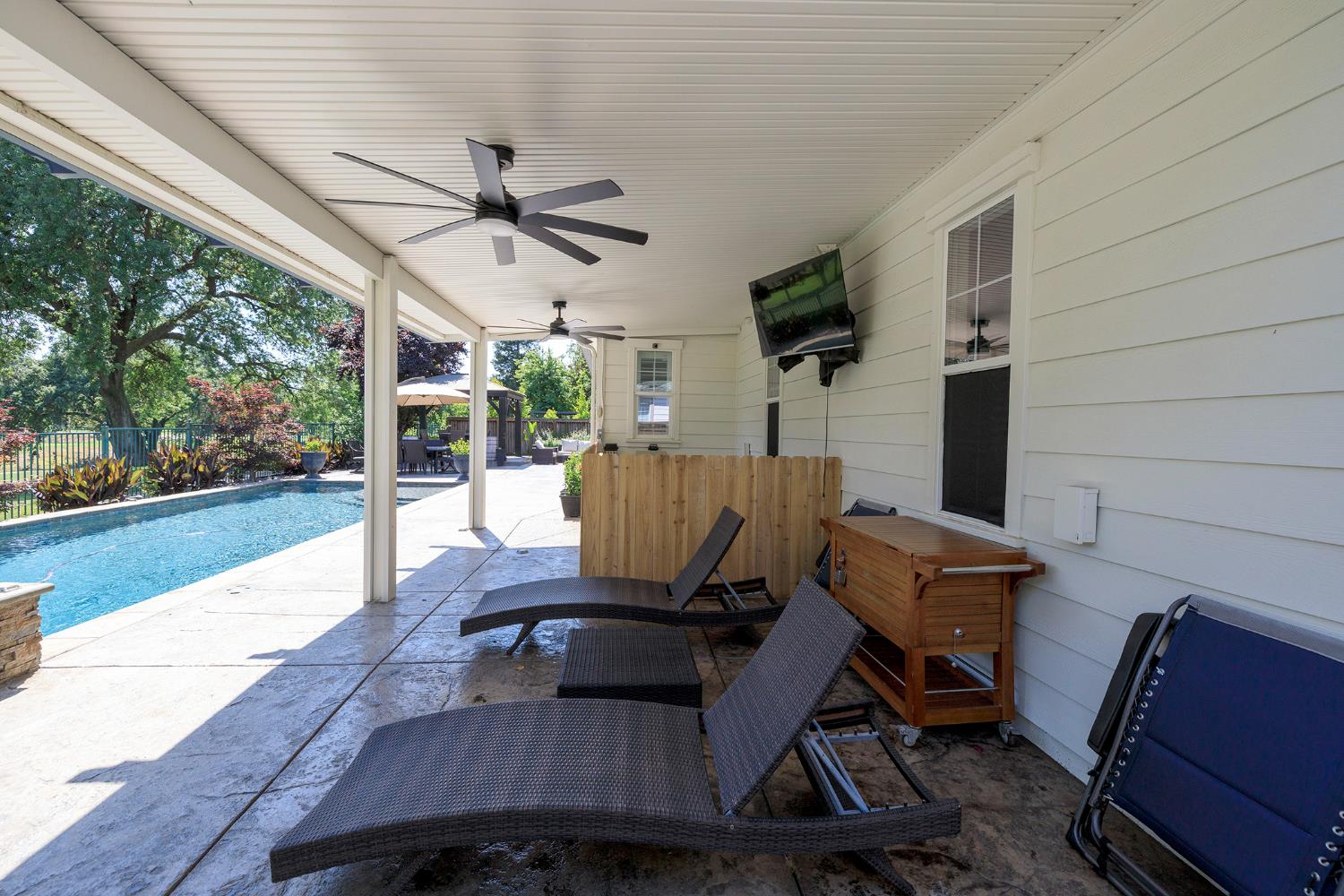 1682 Fairway Oaks Ct, Ripon, CA 95366